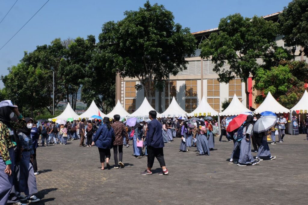 Kondisi Lapangan Bale Santika di Student Festival Prabu Unpad