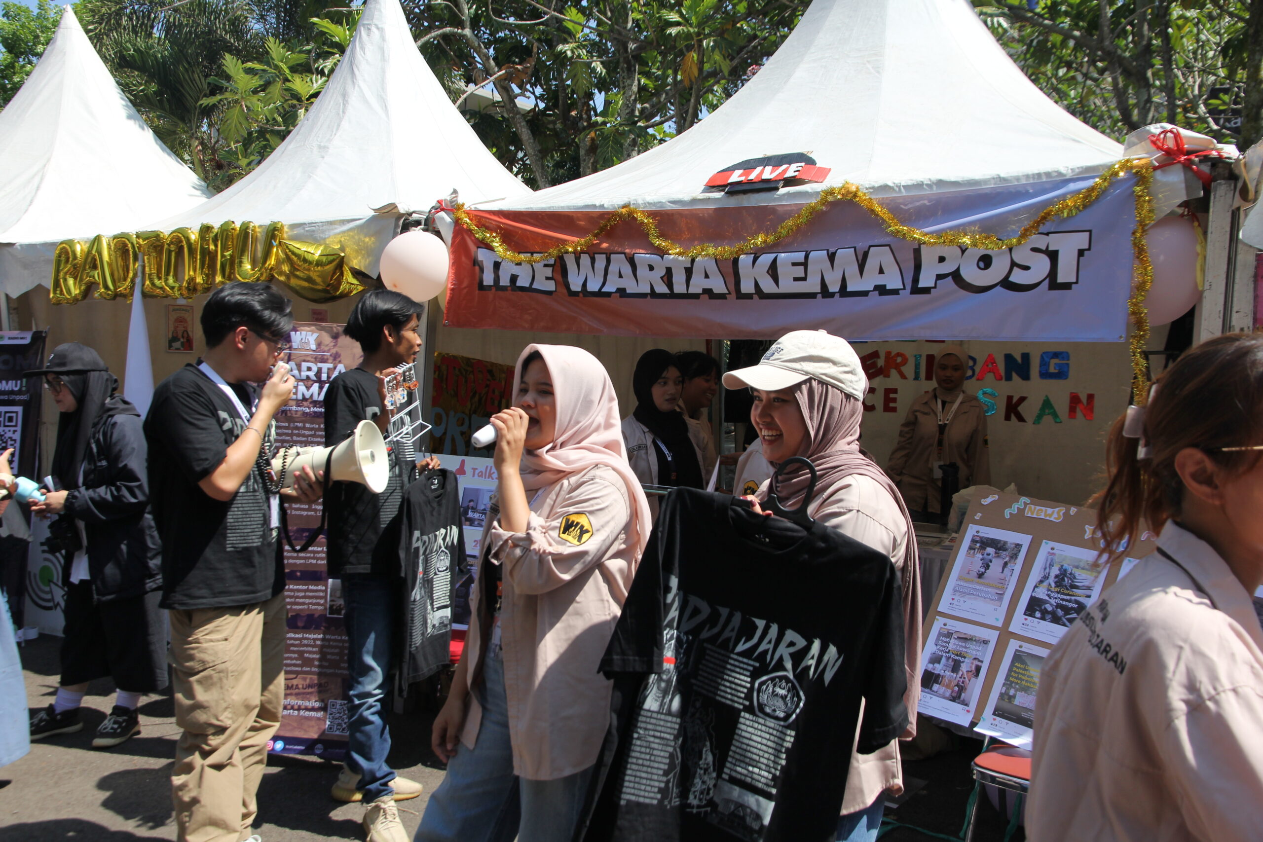 Booth Unit Kegiatan Mahasiswa dalam kegiatan Penerimaan Raya Mahasiswa Baru Universitas Padjadjaran tahun 2024 (WARTA KEMA UNPAD)