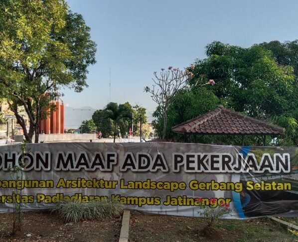 Gambar Pemberitahuan Proyek Revitalisasi Gerlam (Sumber: Fotografi Warta Kema)