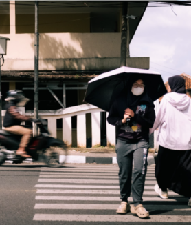 Zebra Cross di depan Kantor Kecamatan Jatinangor, Kabupaten Sumedang (WARTA KEMA/Hibban Abdurrahman Faries)