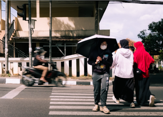 Zebra Cross di depan Kantor Kecamatan Jatinangor, Kabupaten Sumedang (WARTA KEMA/Hibban Abdurrahman Faries)