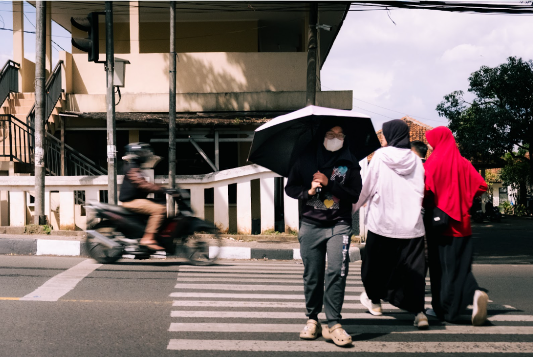 Zebra Cross di depan Kantor Kecamatan Jatinangor, Kabupaten Sumedang (WARTA KEMA/Hibban Abdurrahman Faries)