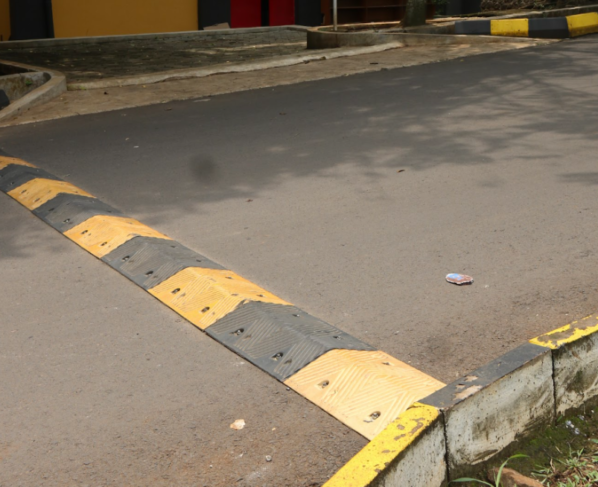 Polisi tidur baru di jalur sains dan teknologi (saintek) (Foto: Fotografi Warta Kema / Marcello Lintang Drestanta)